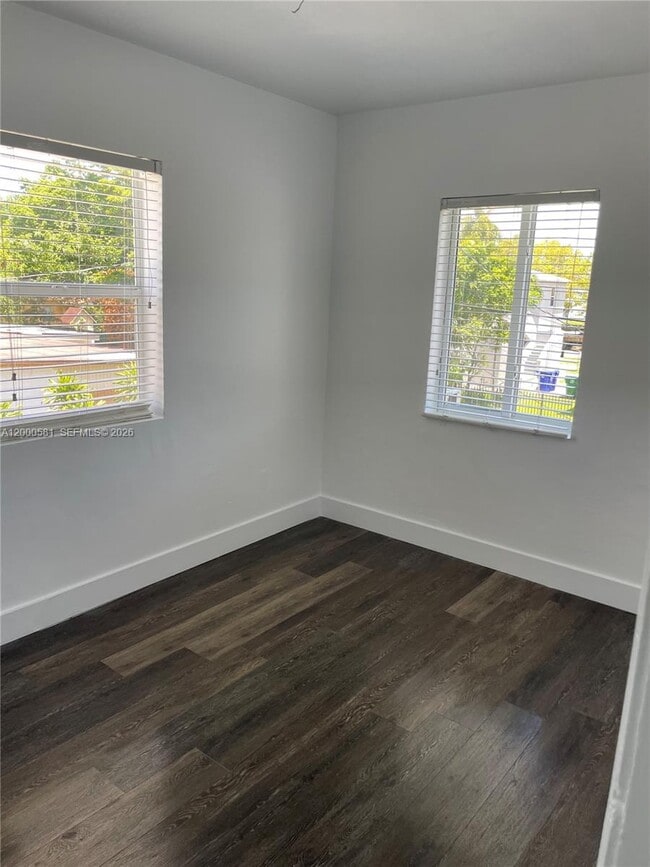 Building Photo - 2350 SW 26th Ln