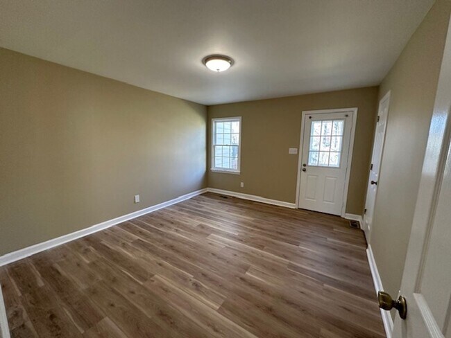 Building Photo - Condo / Burlington