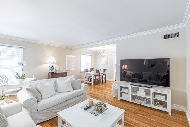 Building Photo - 1412 Kelton Ave