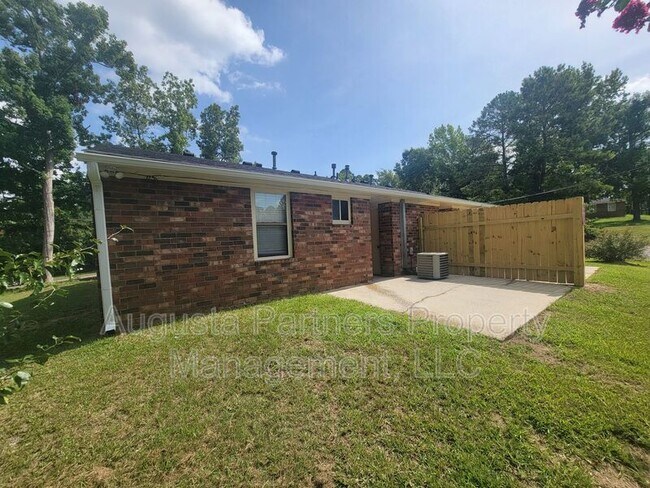 Building Photo - 134 Stoneybrooks Pl
