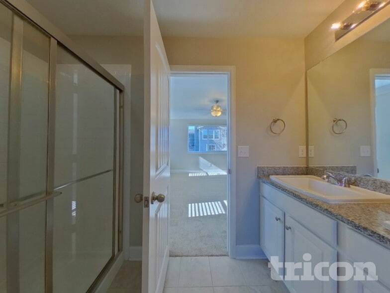 Building Photo - 7773 Oasis Dr