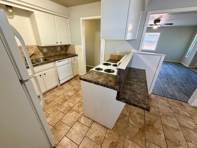 Building Photo - 3813 51st St