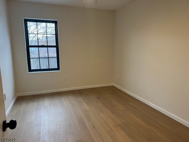 Building Photo - 188 Heckel St