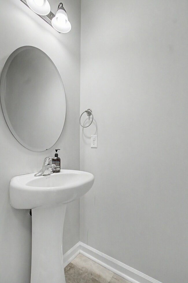 Building Photo - 18 Sunflower Cir NE