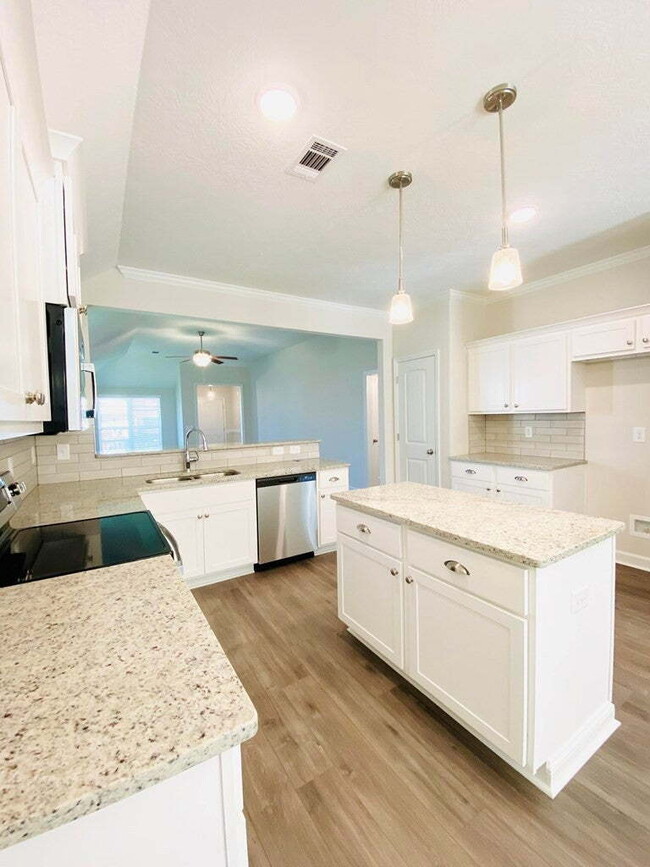 Building Photo - Summerton Village Rental!