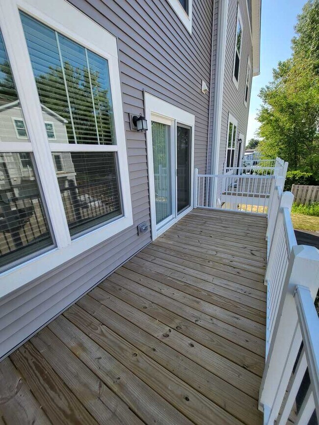 Building Photo - 588 Wolverine Dr