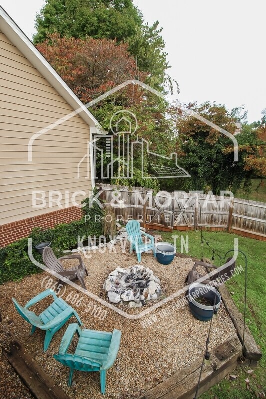 Building Photo - 808 Pioneer Dr