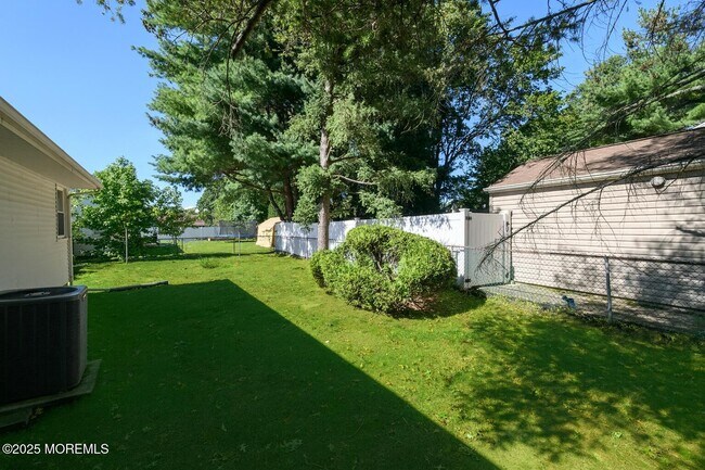 Building Photo - 361 Meadowbrook Ave