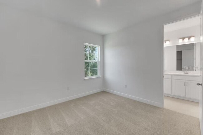 Building Photo - 15075 Tea Tree Dr