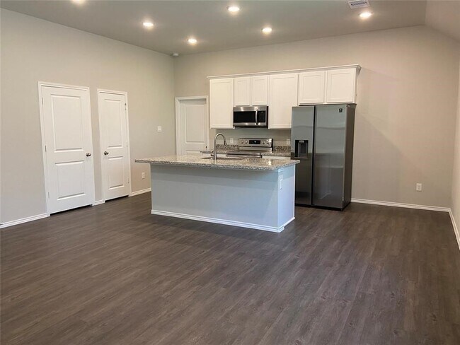 Building Photo - 801 Crystal River