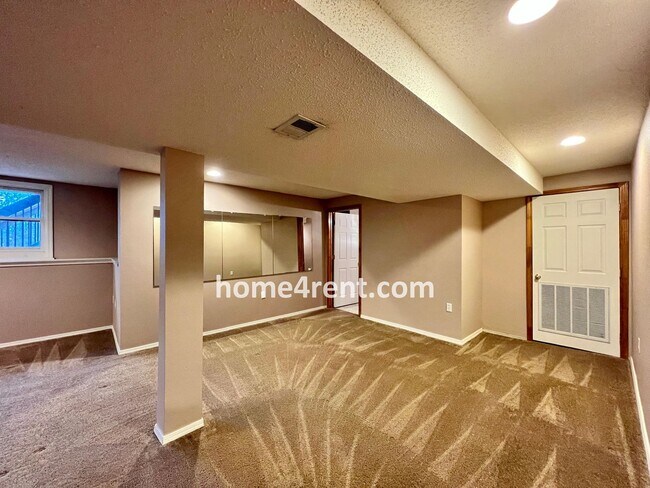 Building Photo - Beautiful Four Bedroom Home in Blue Valley...