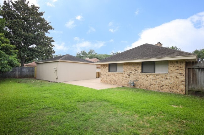 Building Photo - 3003 Planters St