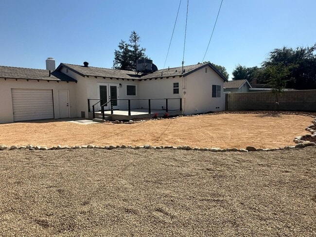 Building Photo - 3+2 RENOVATED W/Drive-Through Garage!
