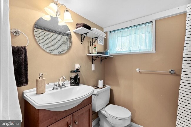 Building Photo - 521 S. Nursery Ave.