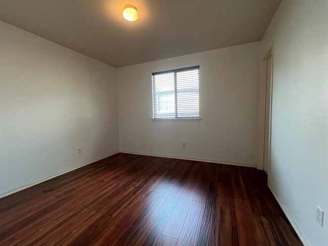 Building Photo - 9504 Castle Pines Dr