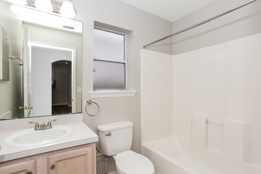 Building Photo - 3021 Captiva Bluff Cir