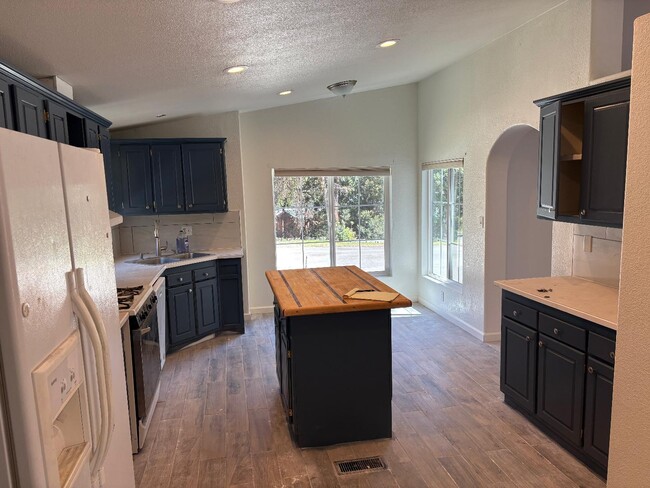 Building Photo - 399 Senger Rd