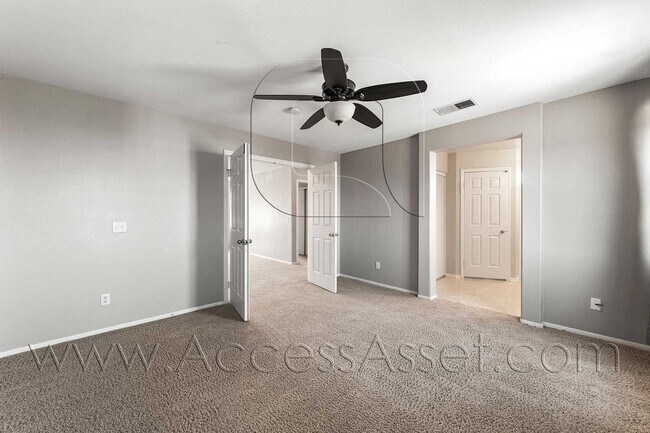 Building Photo - Large 4 Bed/3 Bath Home with an Incredible View!