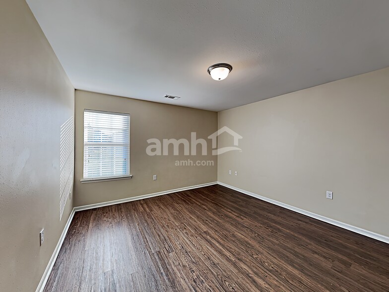Building Photo - 2848 Tall Oaks Dr