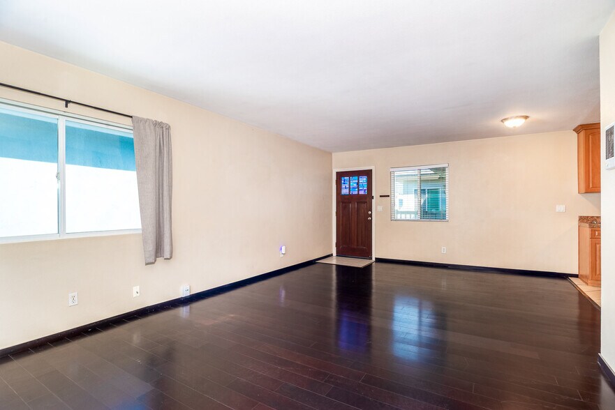 Building Photo - 674 Seacoast Dr