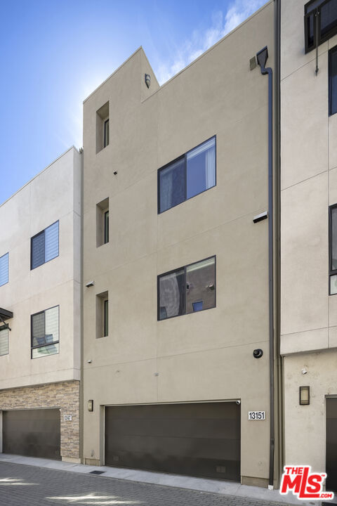 Building Photo - 13151 Victory Blvd