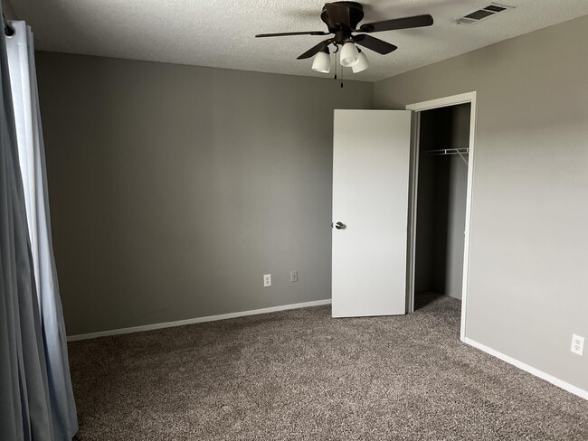 Building Photo - 1705 Deatsville Hwy