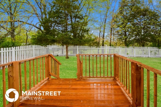 Building Photo - 1017 Providence Pointe Dr