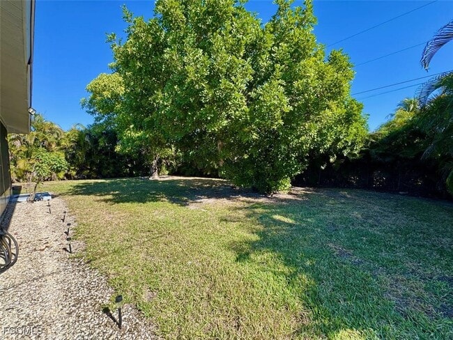 Building Photo - 3725 SW 6th Ave