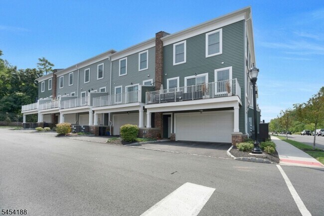 Building Photo - 62 Parkside Ln
