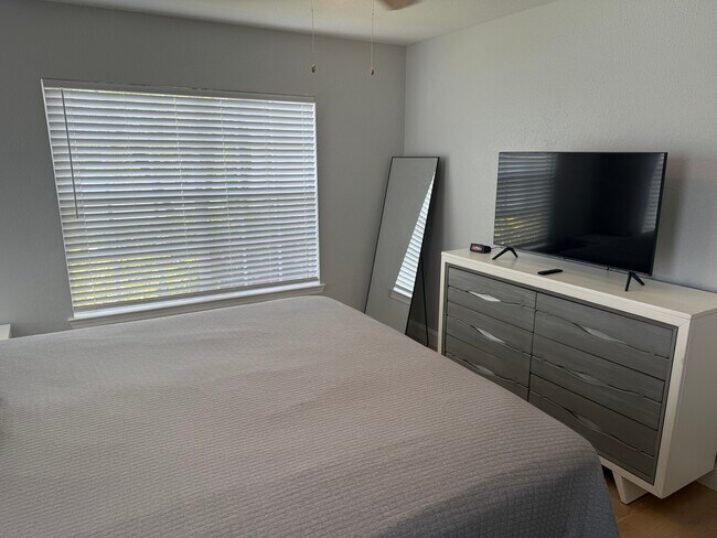 Building Photo - 8933 Manor Loop