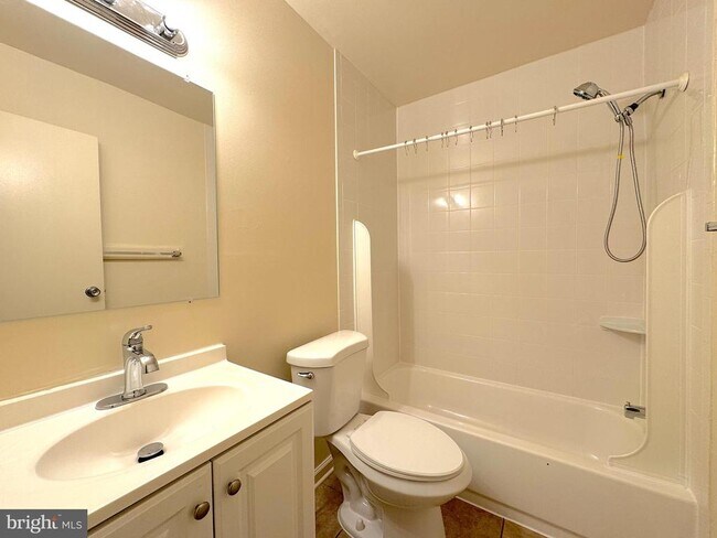 Building Photo - 4657 Logsdon Dr