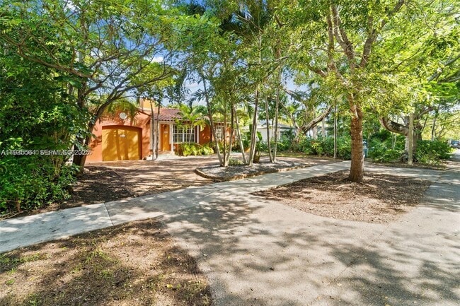 Building Photo - 911 NE 72nd Terrace