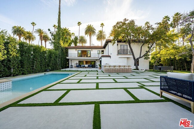 Building Photo - 520 N Bedford Dr