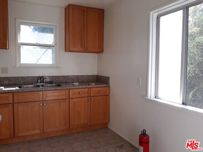 Building Photo - 3968 Verdugo Rd
