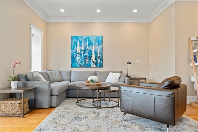 Building Photo - 322 Tappan St