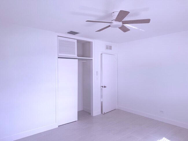 Building Photo - 630 Prosperity Farms Rd