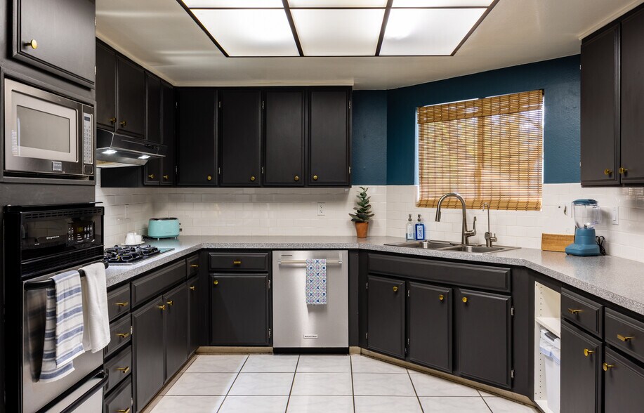 Building Photo - 3155 E Ramon Rd