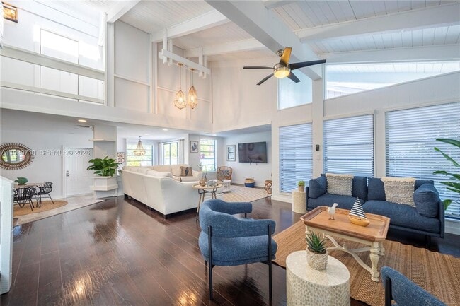 Building Photo - 1501 NE 24th St