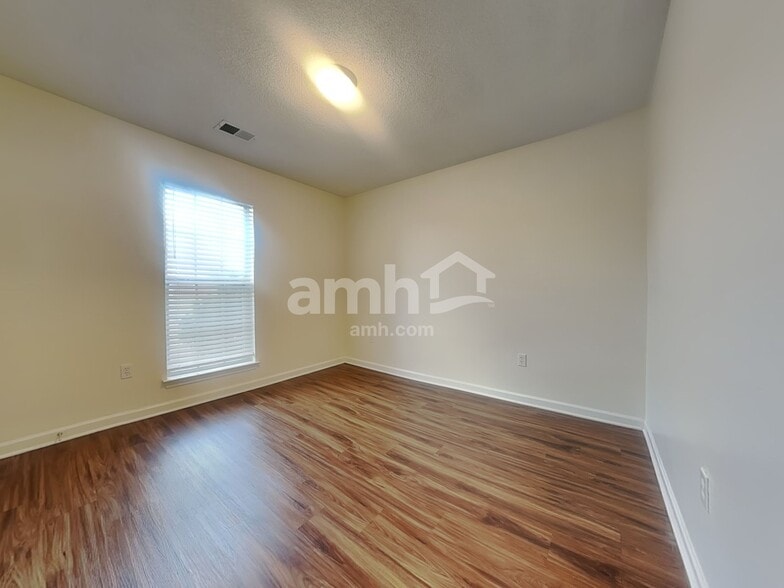 Building Photo - 2605 Hunters Pointe Dr