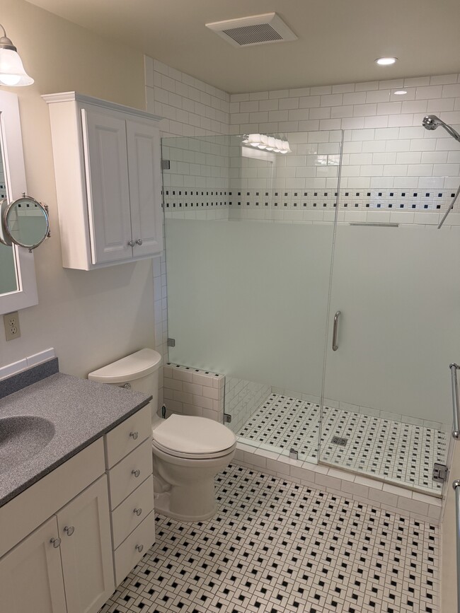 Building Photo - 2150 Vineyard Rd