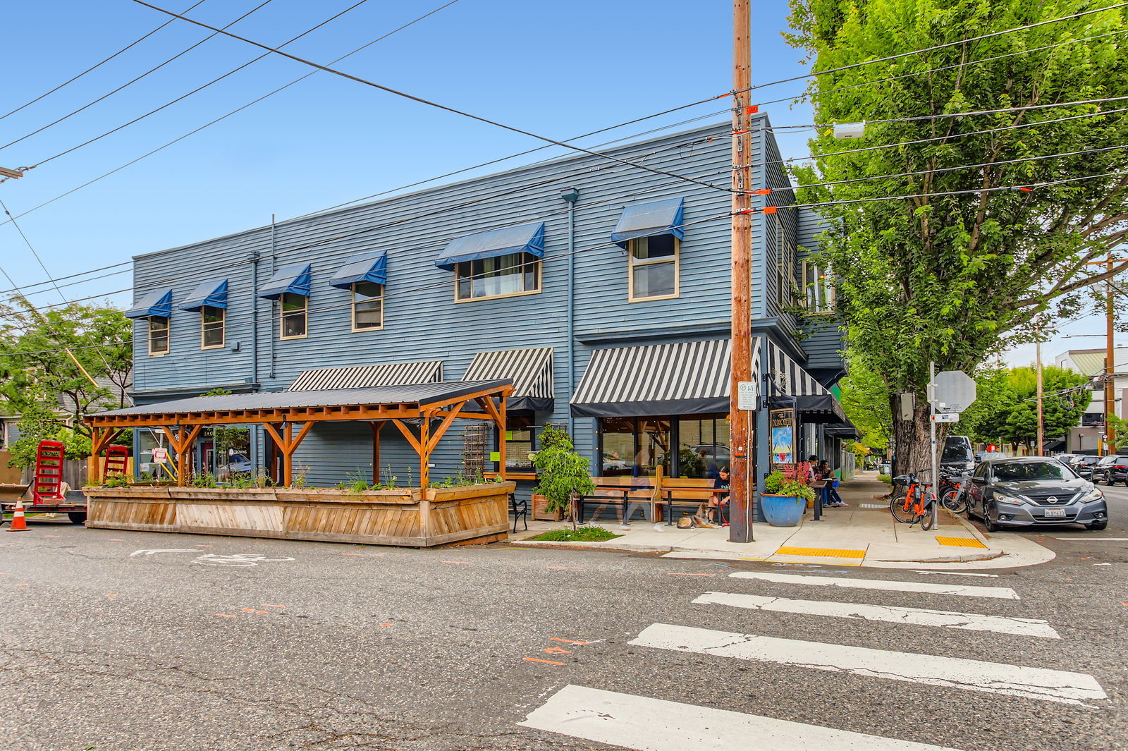 Building Photo - 2387 NW Thurman St