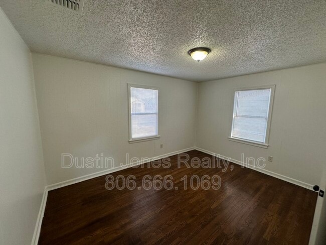 Building Photo - 2519 1st Pl
