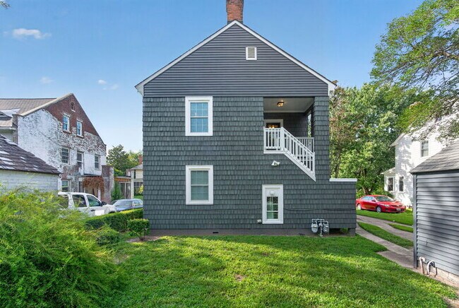 Building Photo - 318 61st St