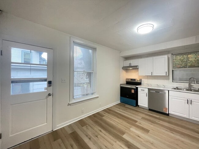 Building Photo - 475 Wilson St