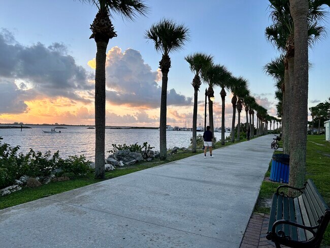 Stroll along the nearby Promenade - 28 Harbour Isle Dr W