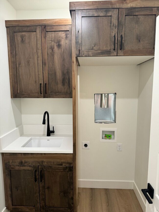 Building Photo - TWIN HOME FOR RENT IN SUGAR CITY - 3 BEDROOMS 2 FULL BATHROOMS