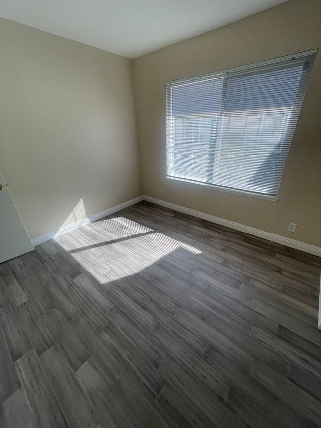 Building Photo - 3 Bed, 2 Bath Tanglewood For Rent- Single Story w/ Garage and AC!