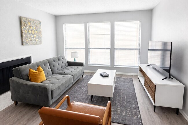 Building Photo - 505 N Rock Rd