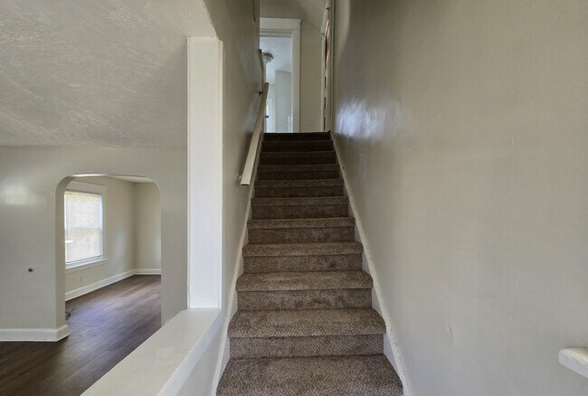 Building Photo - 10312 Nelson Ave