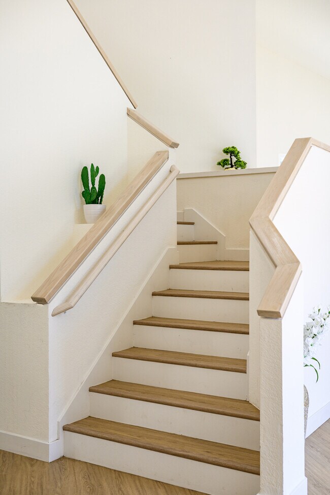 Building Photo - Luxe Spacious Home Near Parks Fully Equipped